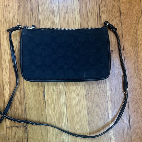 COACH Vintage small black purse - versatile (strap for shoulder or crossbody) - Picture 7 of 8